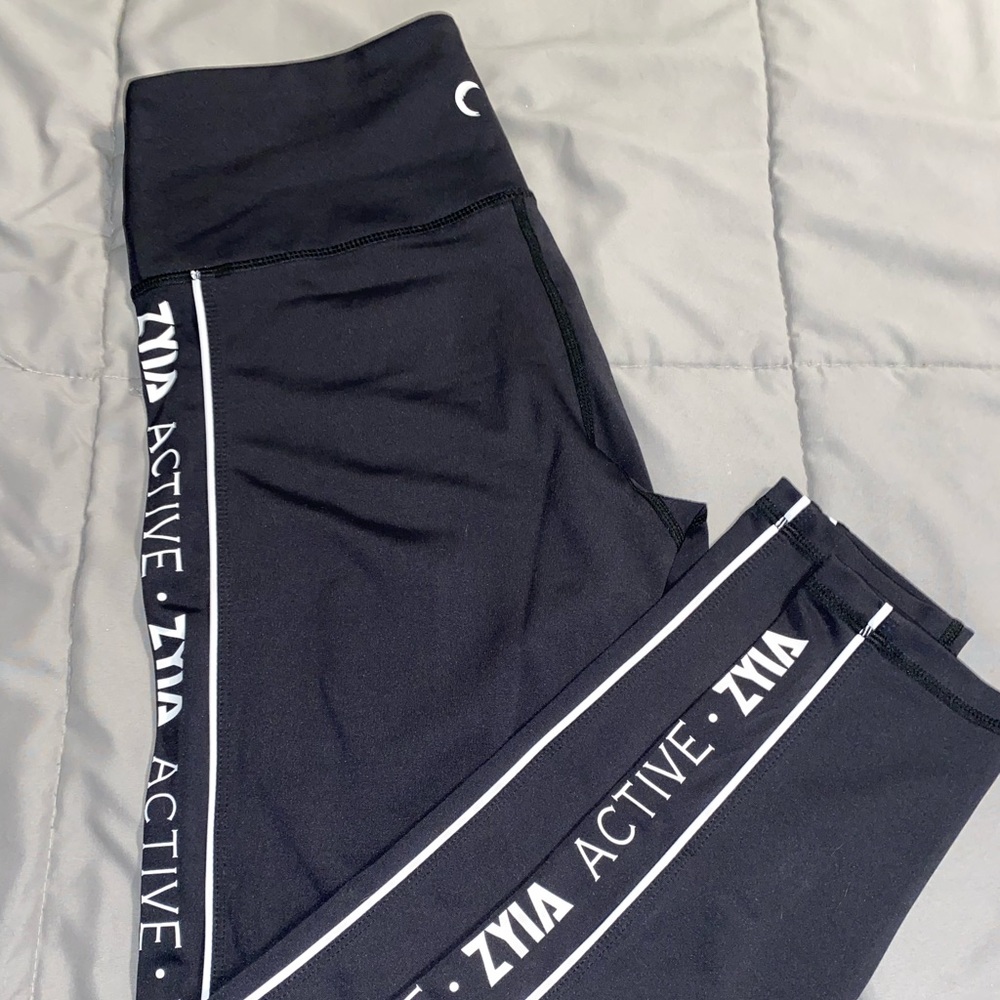 Black Logo Stripe LNT 7/8 length leggings